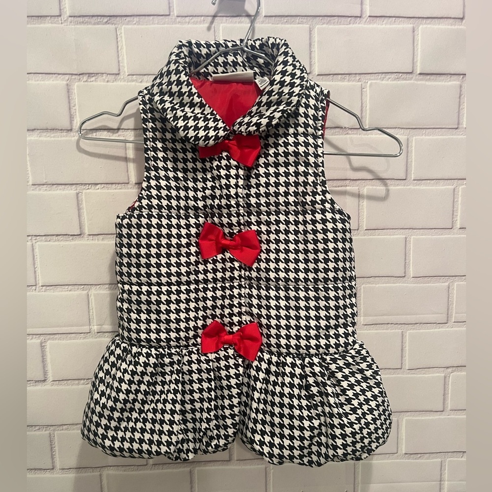 KIDS HEADQUARTERS black and white girls vest/size 6
